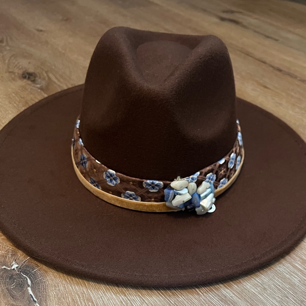 Women’s brown rancher hat with custom hat band